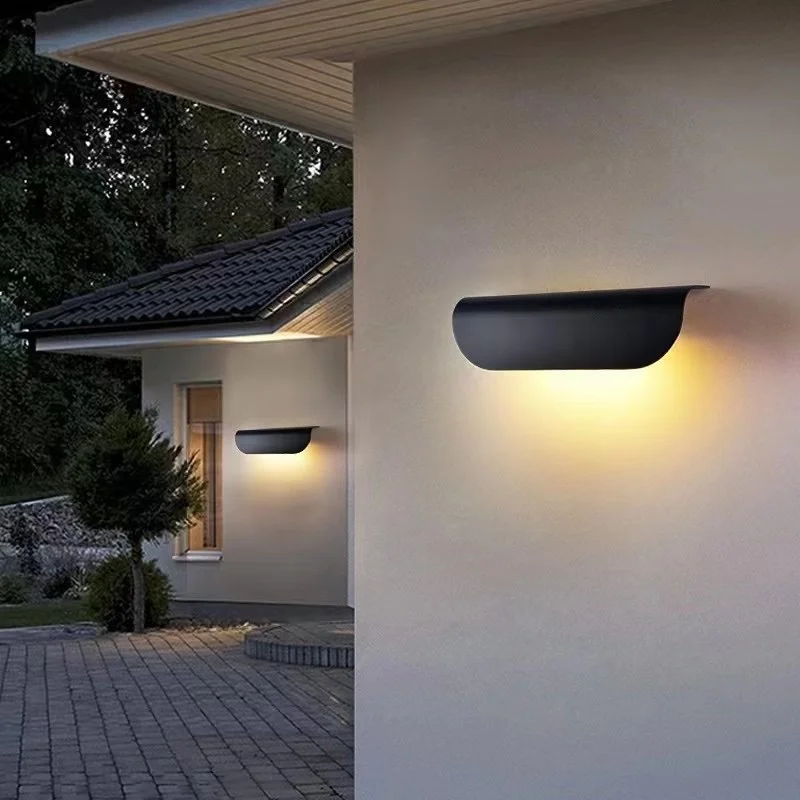 OUTDOOR WALL LIGHT